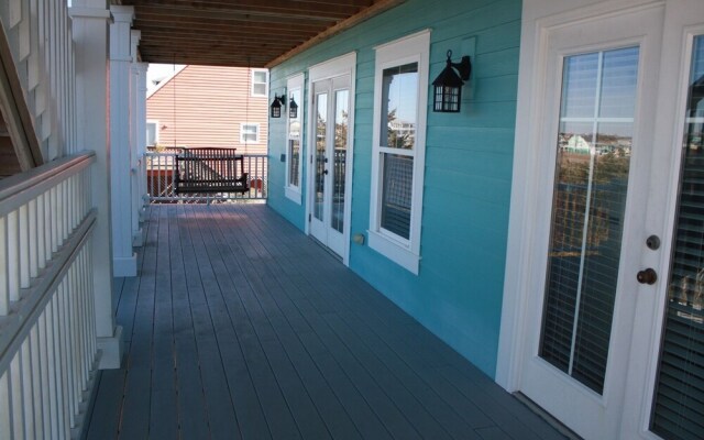 Beach Crew 4 Bedroom Home by RedAwning