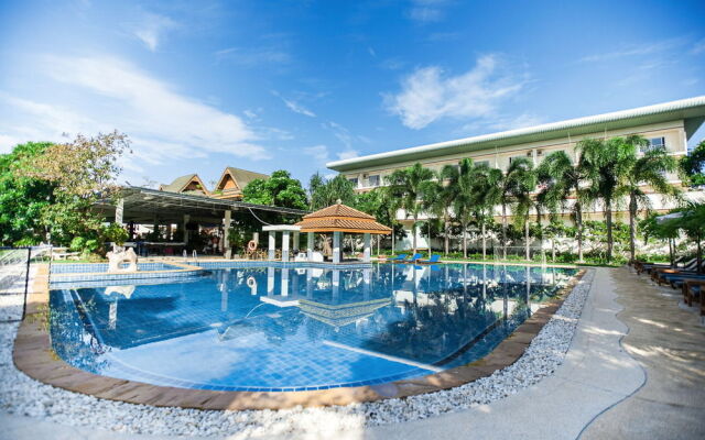 Chalong Beach Hotel & Spa