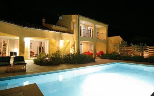 Peaceful Villa With Pool & Views