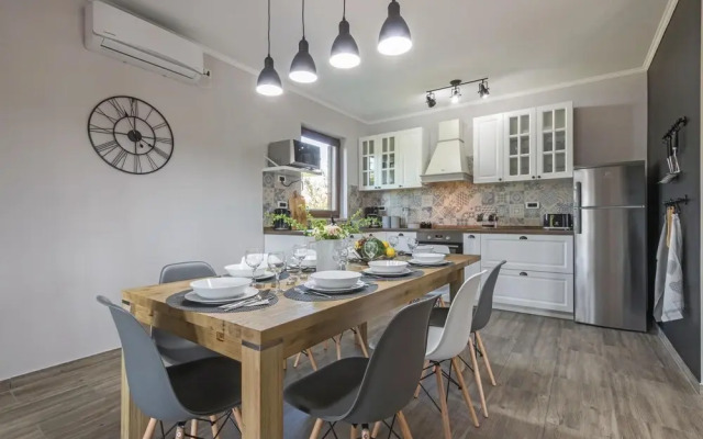 Amazing Home in Bale With Wifi and 4 Bedrooms