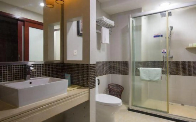 Yuanfeng Hotel (Shenzhen East Railway Station Buji Subway Station)