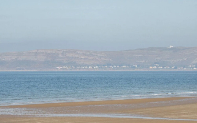 2 Hwyrfryn Stables