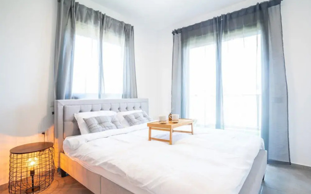 Vibrant Seaside Stay with Balcony by Sea N' Rent