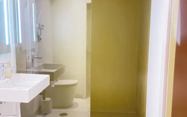 LaHola Glam Suites