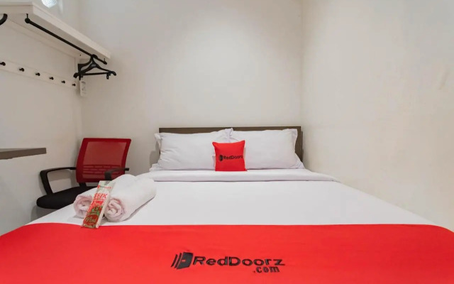 RedDoorz Plus @ Pakuan Residence Tajur