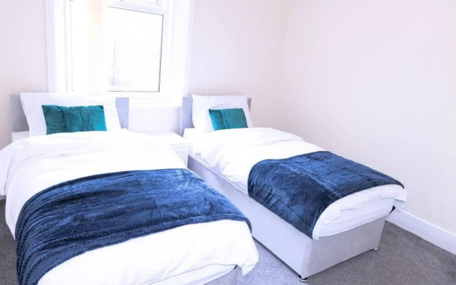 Stunning 5-bed House in Newcastle Upon Tyne