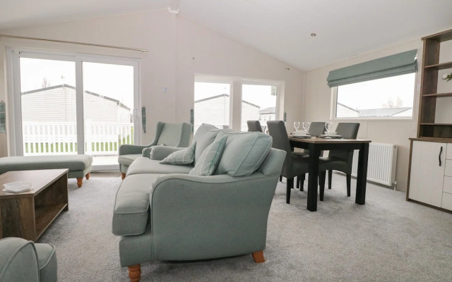 Lodge at Chichester Lakeside