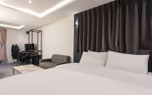 Hotel C-Line