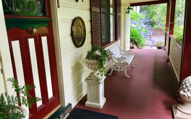 The Chalet Guesthouse and Studio