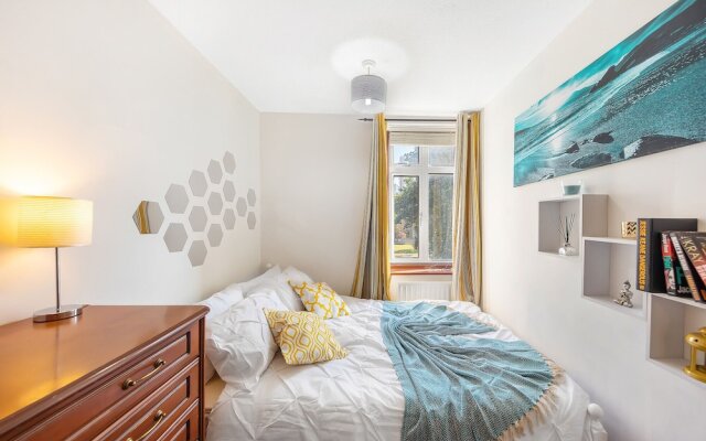 Canton Street - Deluxe Guest Room 4