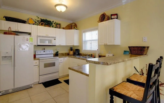 Cozy Hideaway 22C - 2 Br Condo