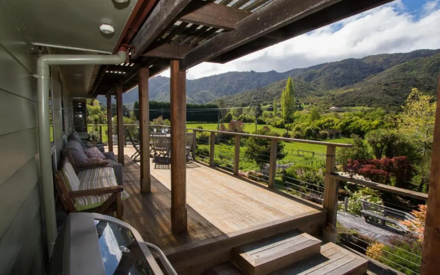 Tasman Hideaway - Marahau Holiday Home