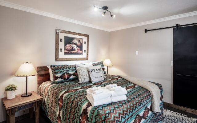 Rustic Pines Retreat