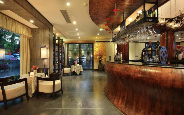 Peach Blossom Resort Hotel