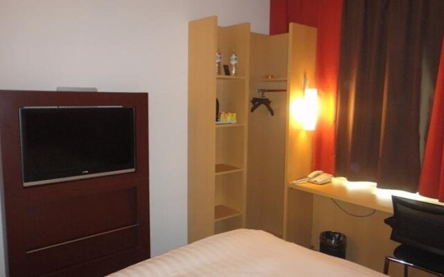 IBIS Hangzhou South Station