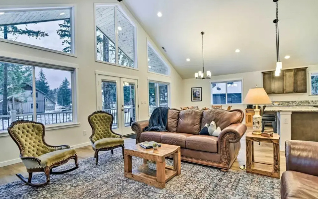 Family-friendly Packwood Retreat w/ Deck!