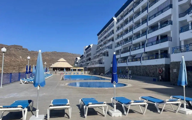 Sunny Modern Apartment - Sea View and Beach Access