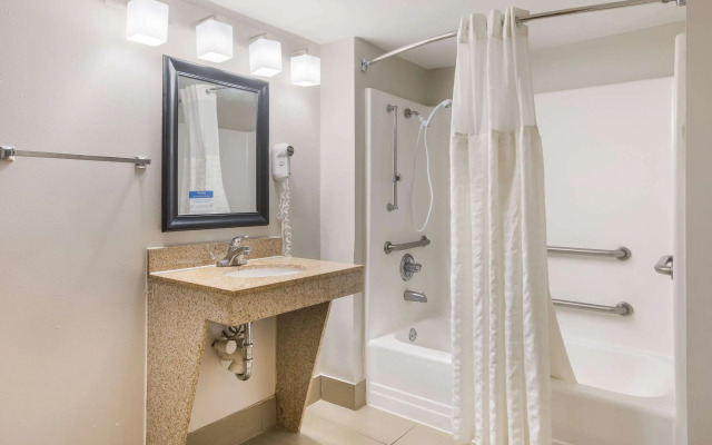 Clarion Pointe Forsyth I-75