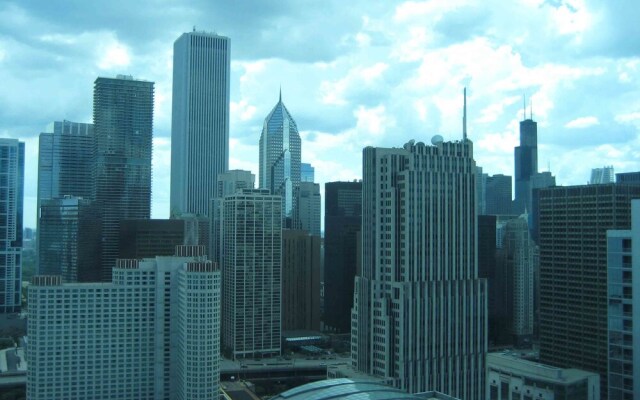 Chicago Downtown Condo - Michigan Ave Suite ID 14-15