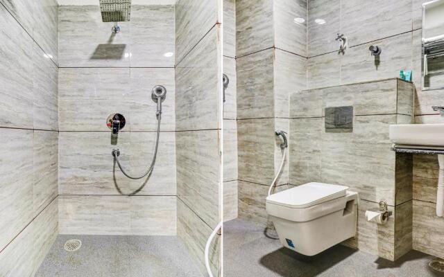 Fabhotel Meera Palace