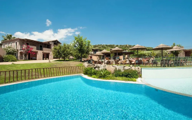 Residence with pool in Campulongu