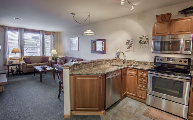 Zephyr Mountain Lodge