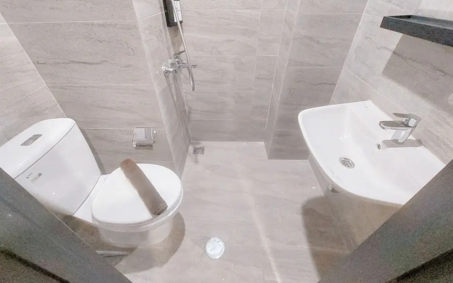 Best Place And Elegant Studio Collins Boulevard Apartment