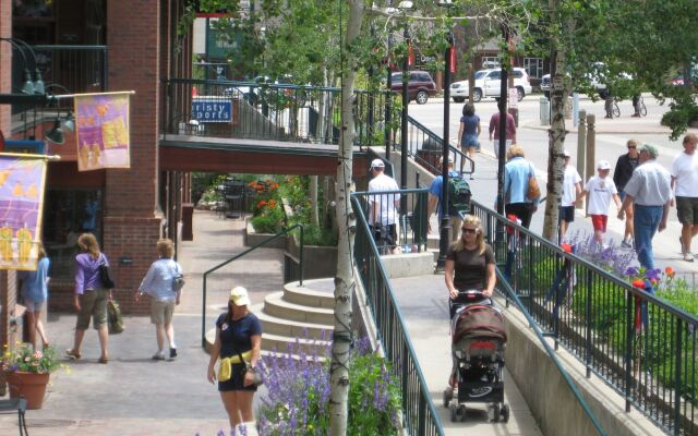 Best Western Alpenglo Lodge