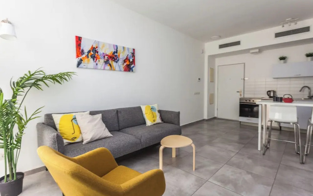 Modern Apartment Walking from the beach