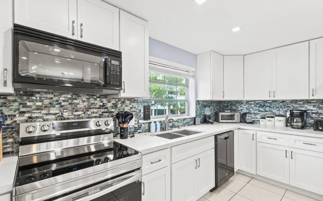 Beach, Pool; Las Olas Getaway