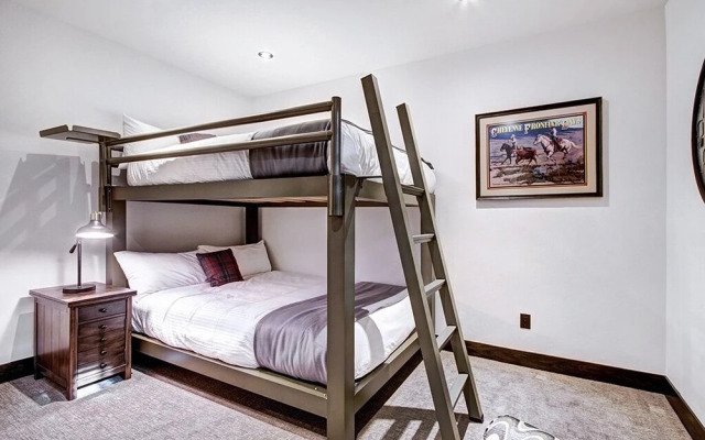 The Bogart House 5 Bedroom Home