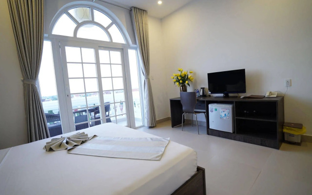 Golden Sunset Hotel