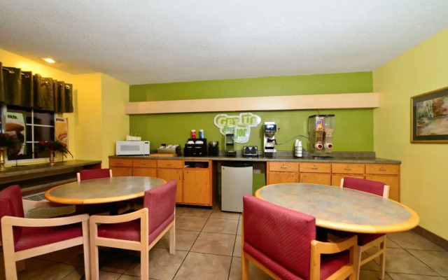 Americas Best Value Inn & Suites Jackson, TN