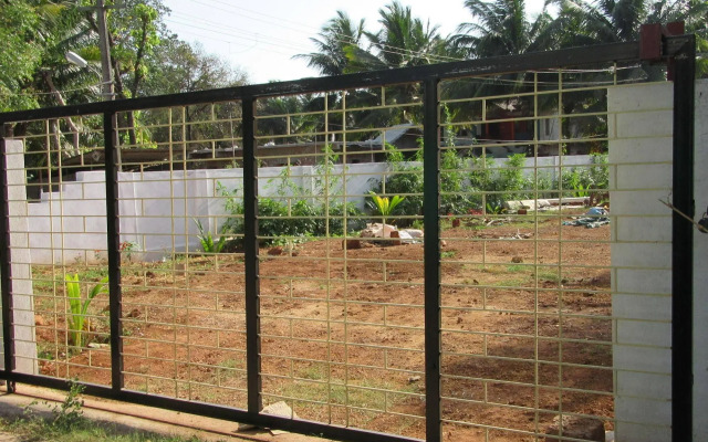 Mandrem Beach Guest House Goa