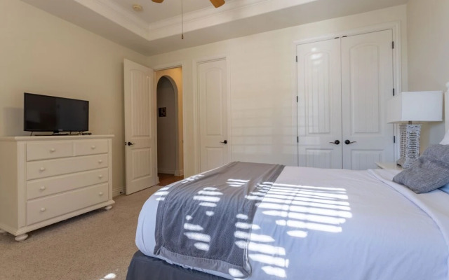 Mountain Breeze 2 Bedroom Condo by Redawning