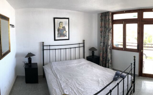 Two bedroom apartment 2 min from beach