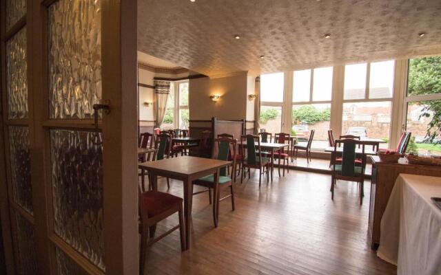 Pinegrove Hotel