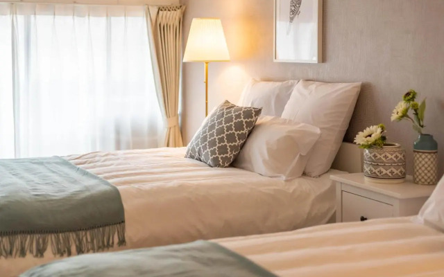 Bijou Suites Cyan