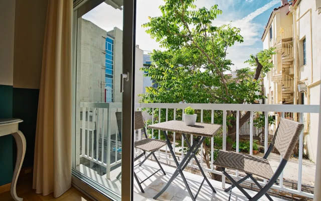 Rastoni Athens Suites nearAcropolis at Tsatsou Street