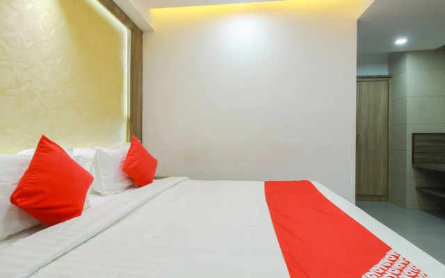 OYO 28567 Krishna Holiday Village