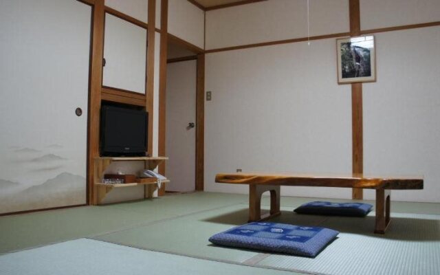 Minshuku Yakusugi-sou