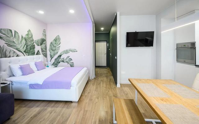 Abri Luxe on Revolution, 24
