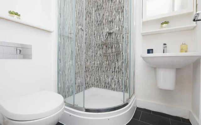 Derby City 3 Bed House- Roof Terrace