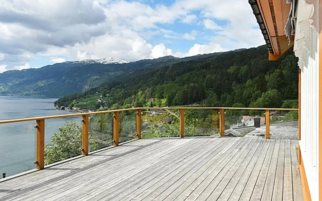 6 Person Holiday Home in Stryn