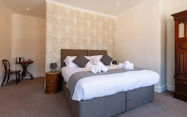 Hewitt's Restaurant & Rooms