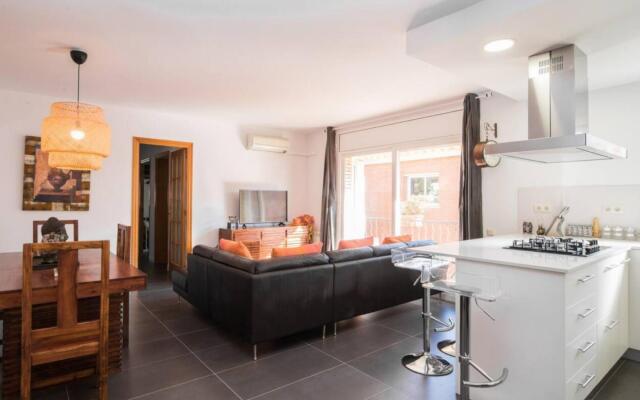 Sunny apartment 3 blocks to the beach
