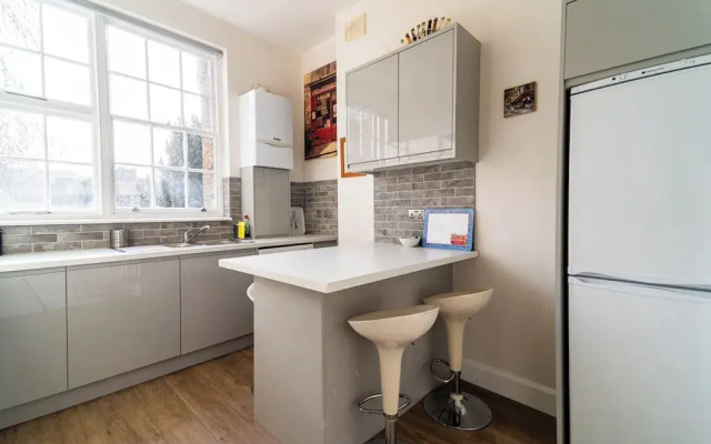 Stylish 2Bed Steps from Iconic Waterloo