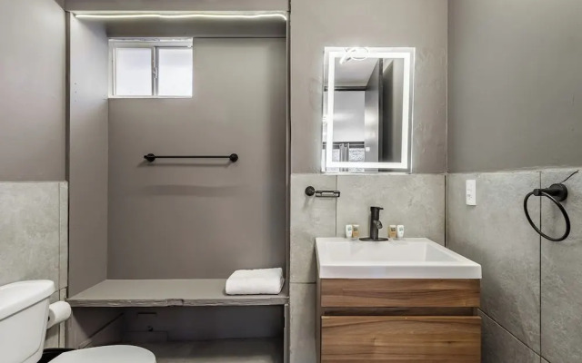 Singular Polanco Goldsmith