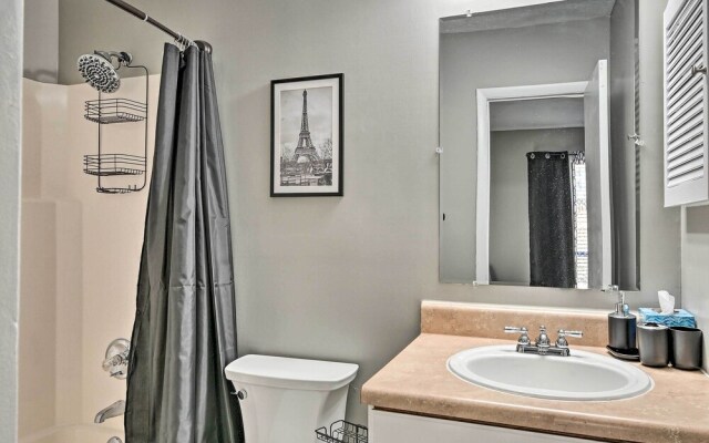 Updated Fayetville Townhome-away-from-home w/ Yard