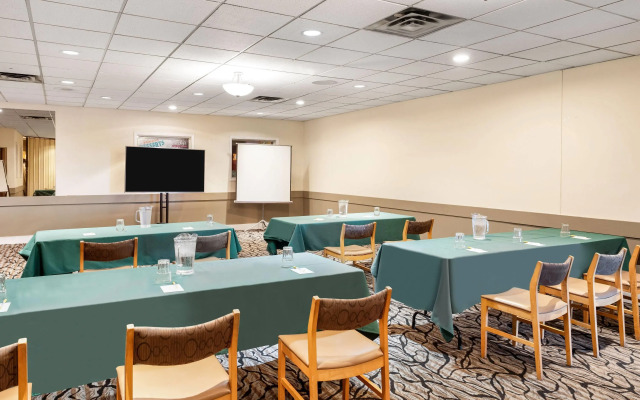 Days Inn by Wyndham Nanaimo